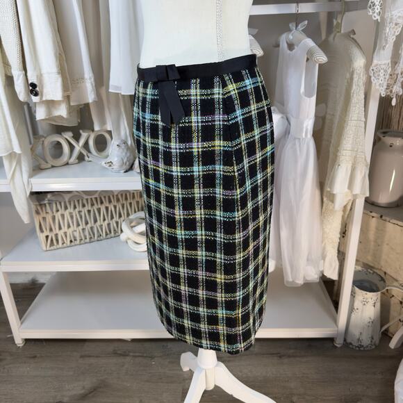 Requirements size 8 women's tweed black skirt blue.  Classic, mature, #4361 - Picture 2 of 9